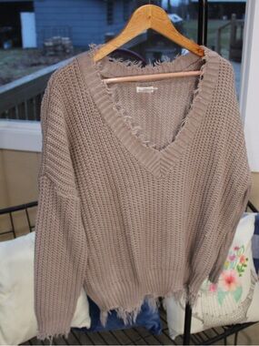 🤎 Main Strip Distressed Knit Sweater 🤎